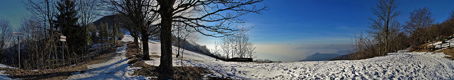 Salendo al Monte Tesoro pestando un po' di neve il 24 genn. 2018